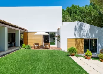 Bahçenizde Doğal Bir Görünüm Yaratmak İster misiniz? – Çim Halı Modelleri