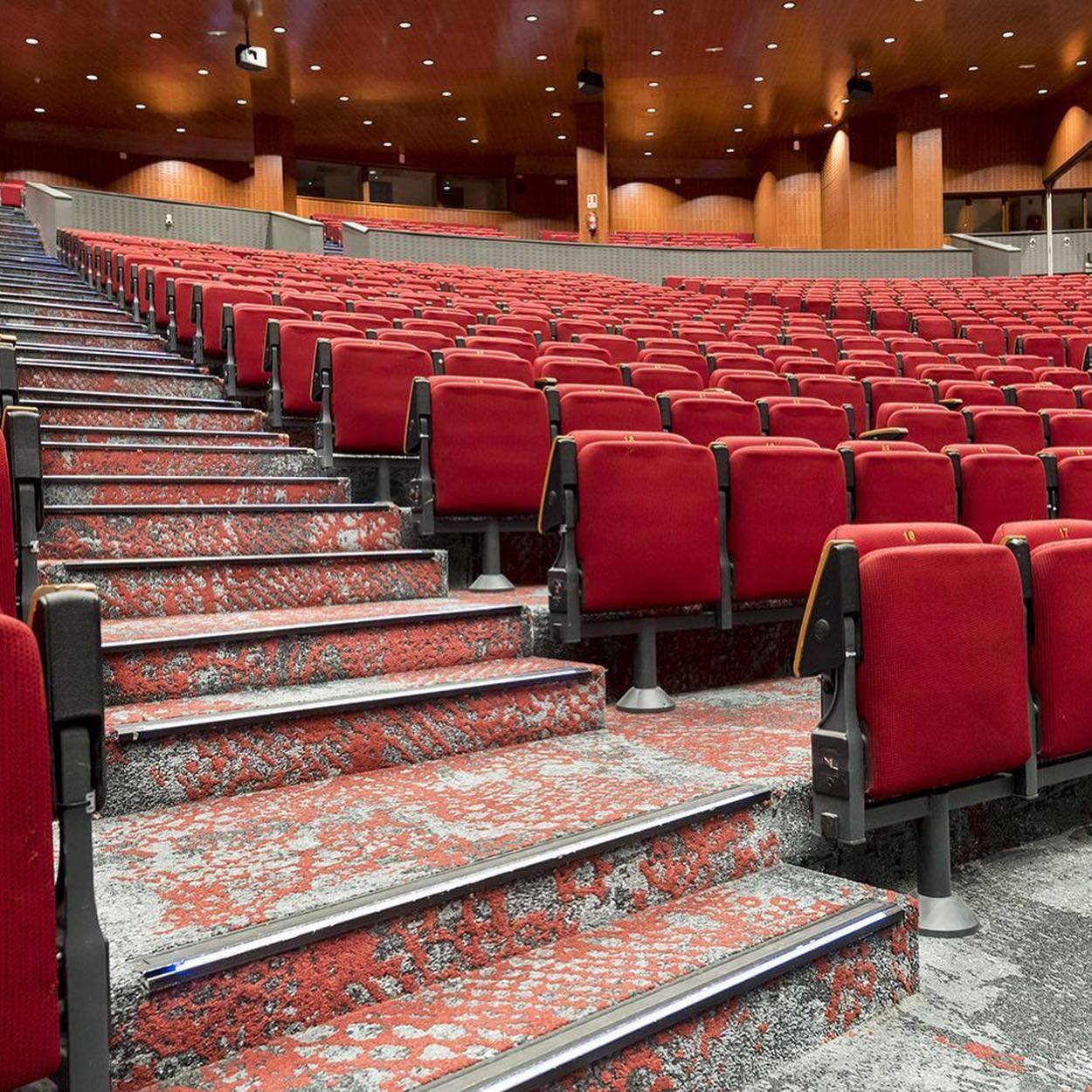 Konferans Salonu Halisi 1